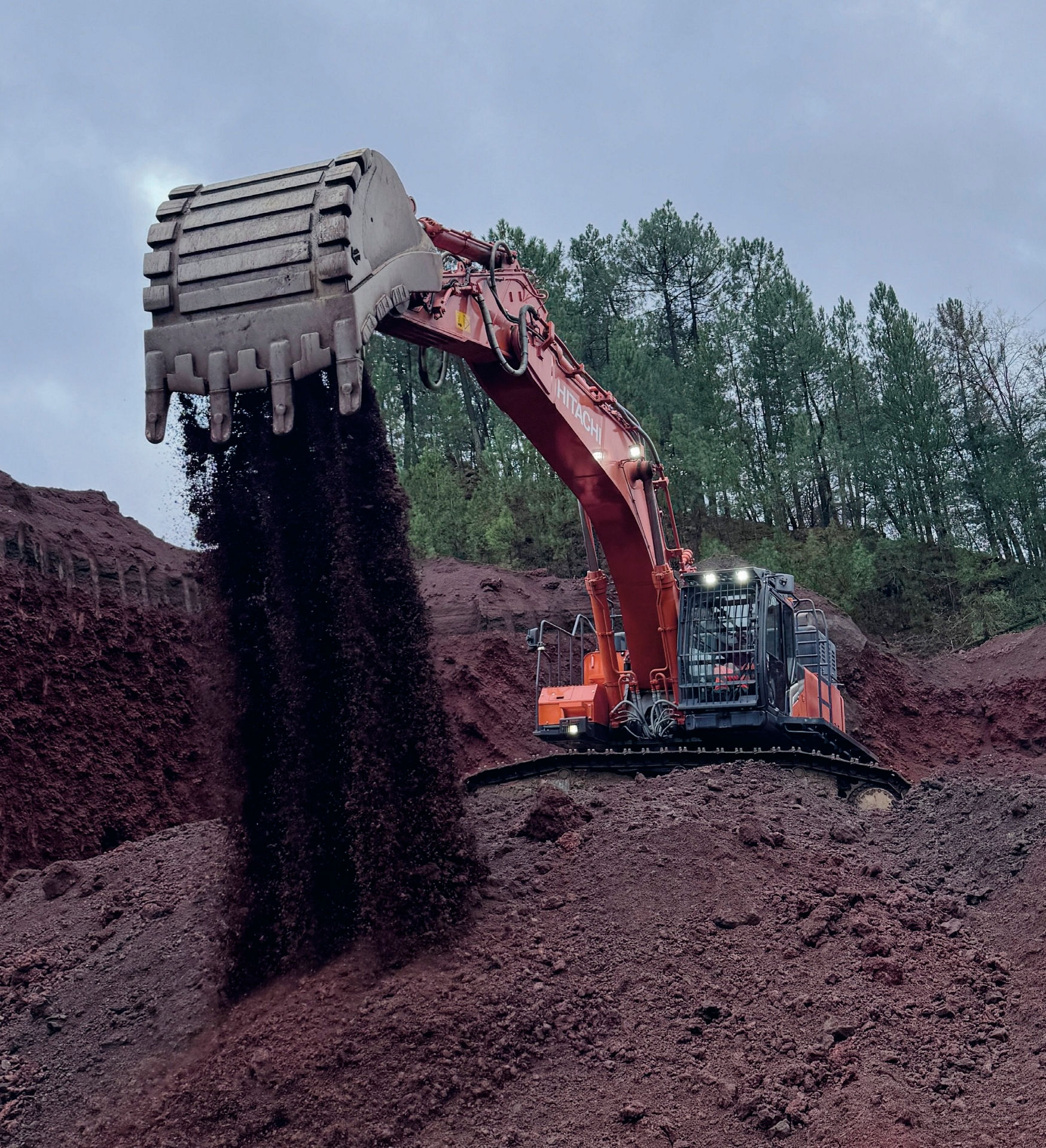 Why the Hitachi ZX490LCH-7 is an obvious choice for French quarry